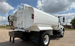 Camión pipa de agua International DuraStar 4300 2018 — 2,000 galones - fotografia 5