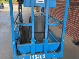 Elevador de Tijera Genie GS-1930 2015 Eléctrico – 19 ft y Solo 617 Horas - fotografia 4
