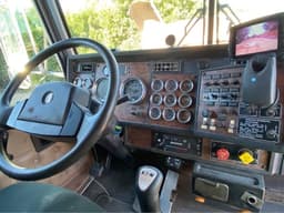 Cabina y palanca de cambios del camión de volteo Kenworth T800 2000