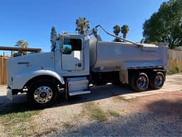 Costado derecho y caja del camión de volteo Kenworth T800 2000