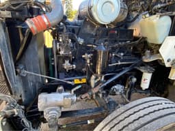 Compartimiento del motor del camión de volteo Kenworth T800 2000