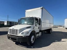 Frente izquierdo del camión caja seca Freightliner M2 106 2016