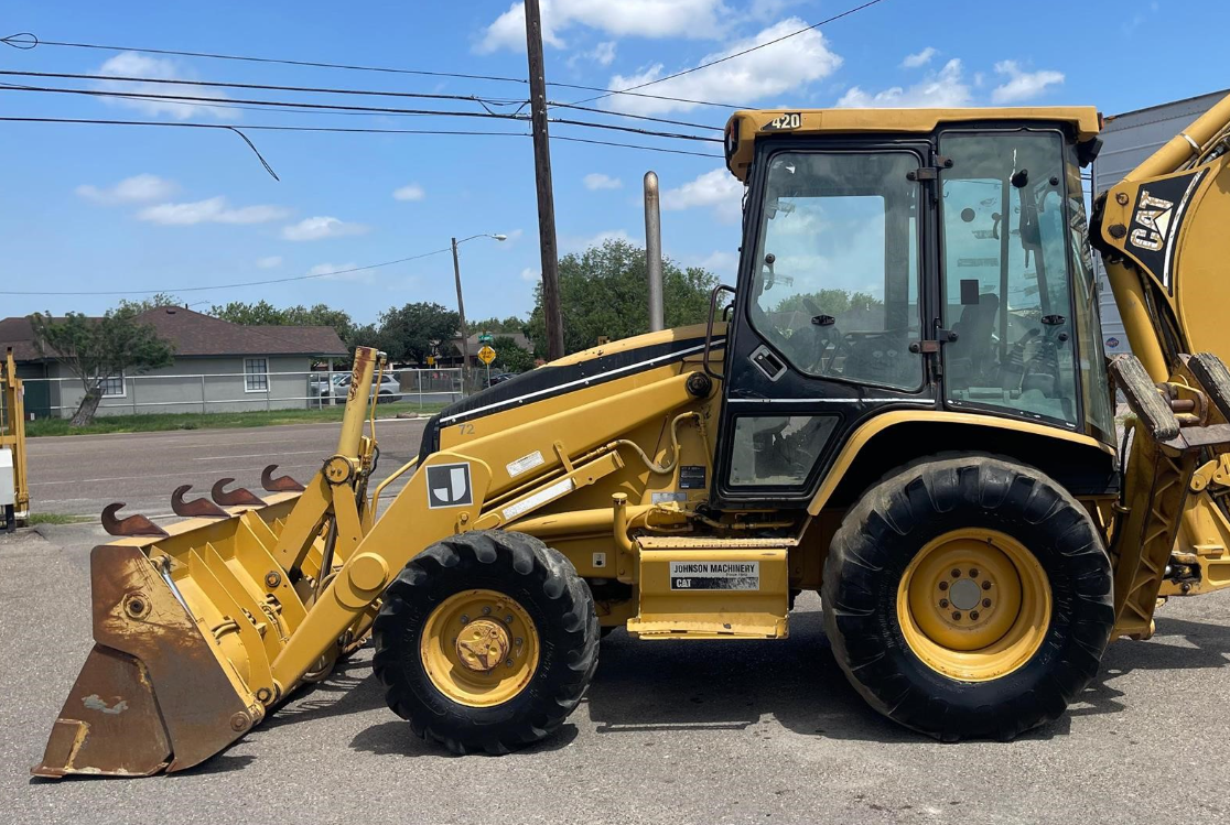 Retroexcavadora Caterpillar 420D 2001 — retro multipropósito confiable