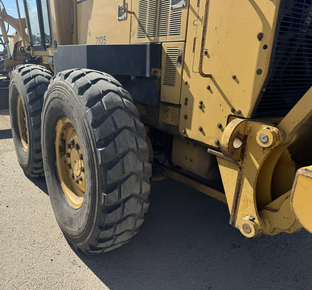 Motoconformadora Caterpillar 140H VHP Plus 2007 — ripper, cabina, A/C y cámaras - fotografia 9