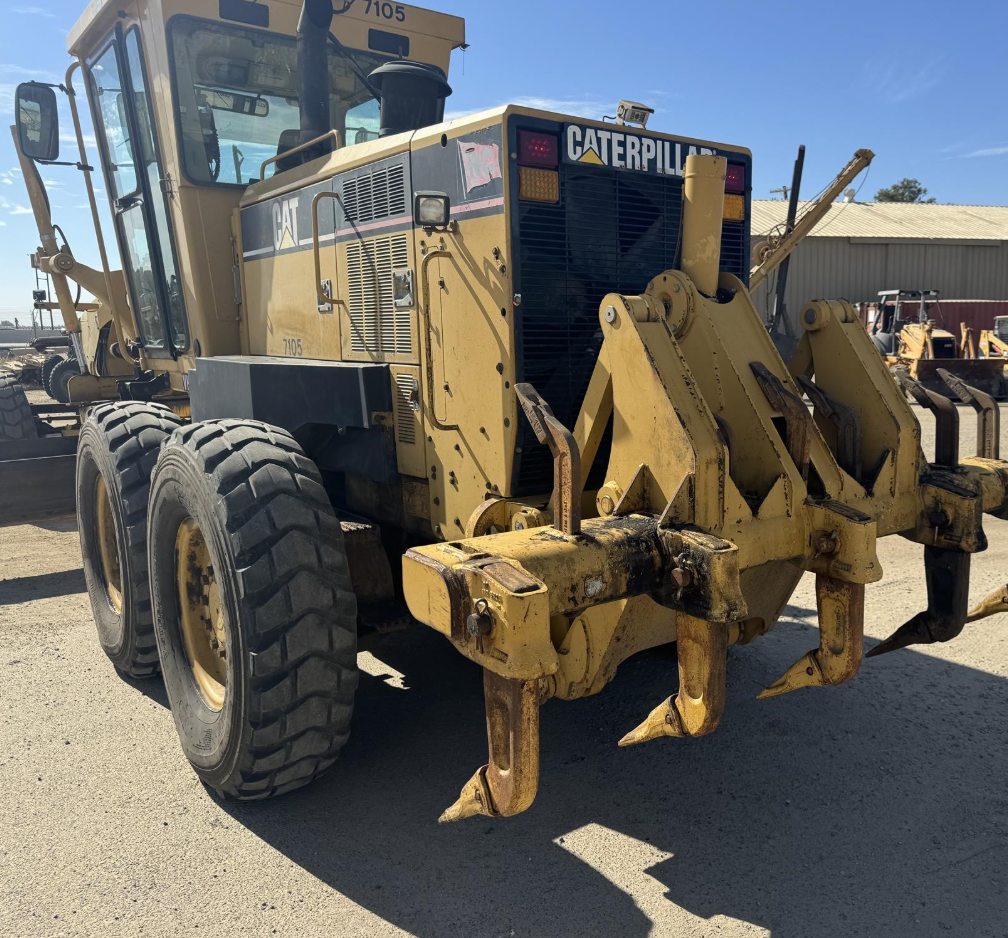 Motoconformadora Caterpillar 140H VHP Plus 2007 — ripper, cabina, A/C y cámaras - fotografia 11