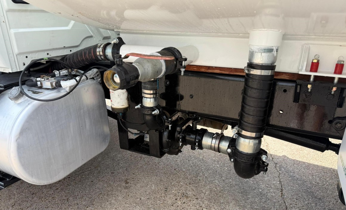 Camión pipa de agua International DuraStar 4300 2018 — 2,000 galones - fotografia 10