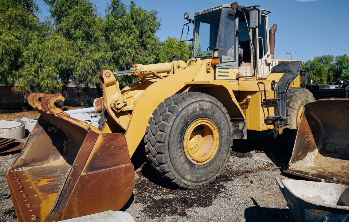 Cargador frontal Caterpillar 950F 1994 — cargador de ruedas de porte grande con cabina - fotografia 9