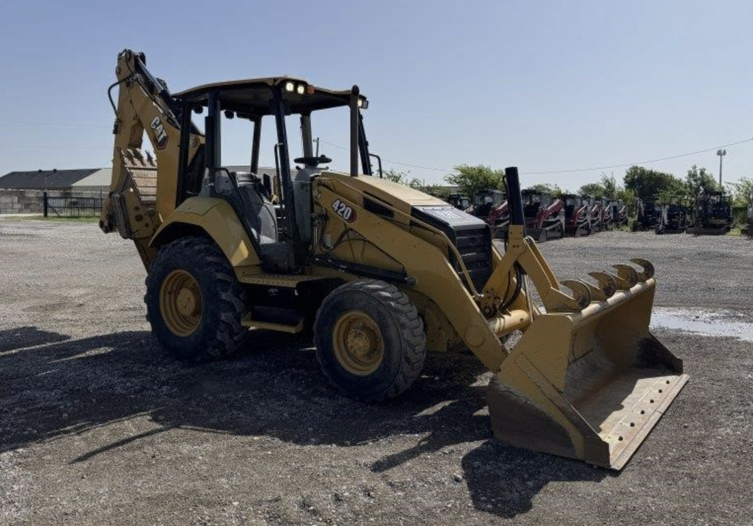Retroexcavadora Caterpillar 420 2021 — 4x4 con kit para martillo, solo 2,991 horas - fotografia 9