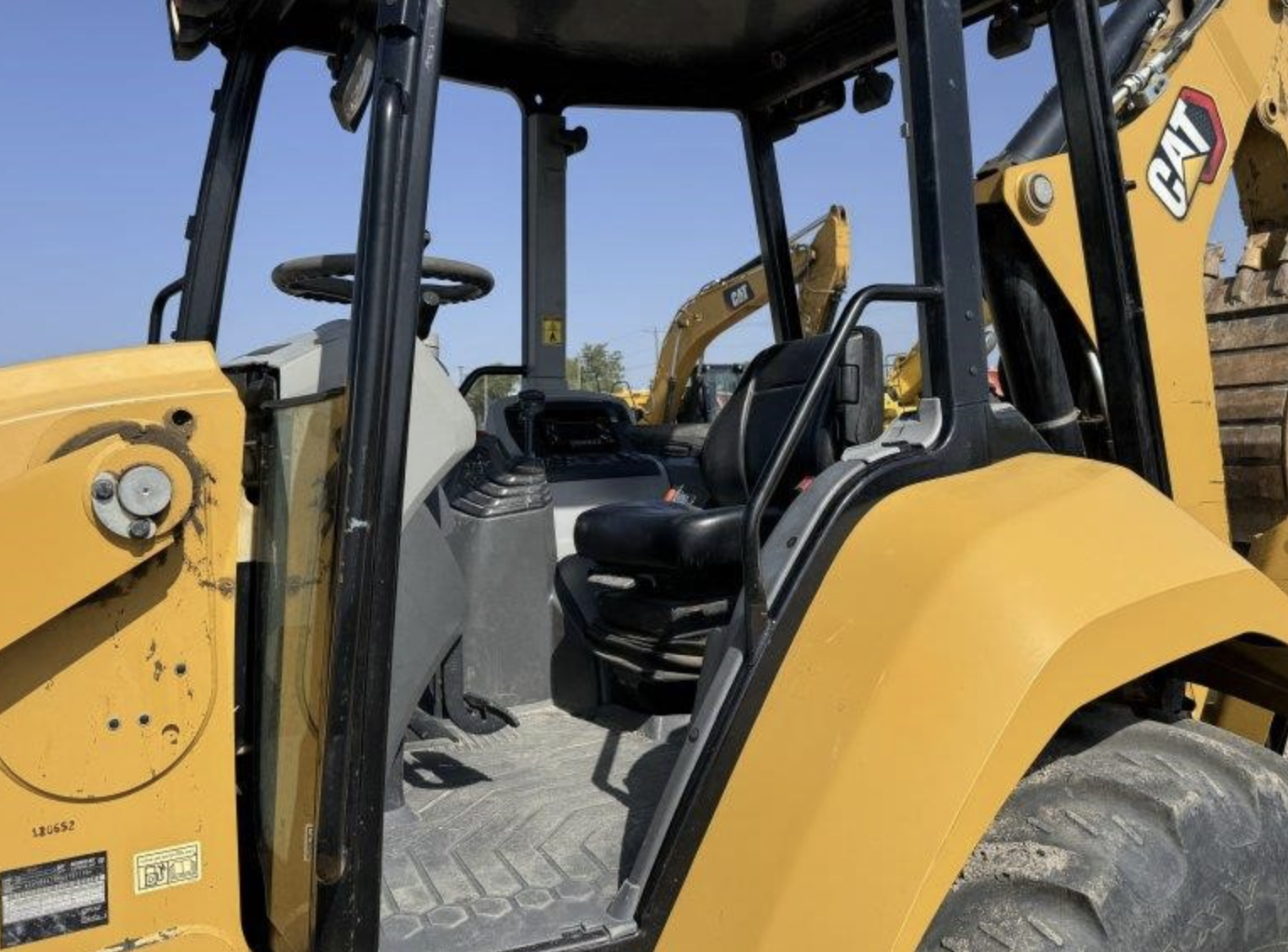 Retroexcavadora Caterpillar 420 2021 — 4x4 con kit para martillo, solo 2,991 horas - fotografia 10