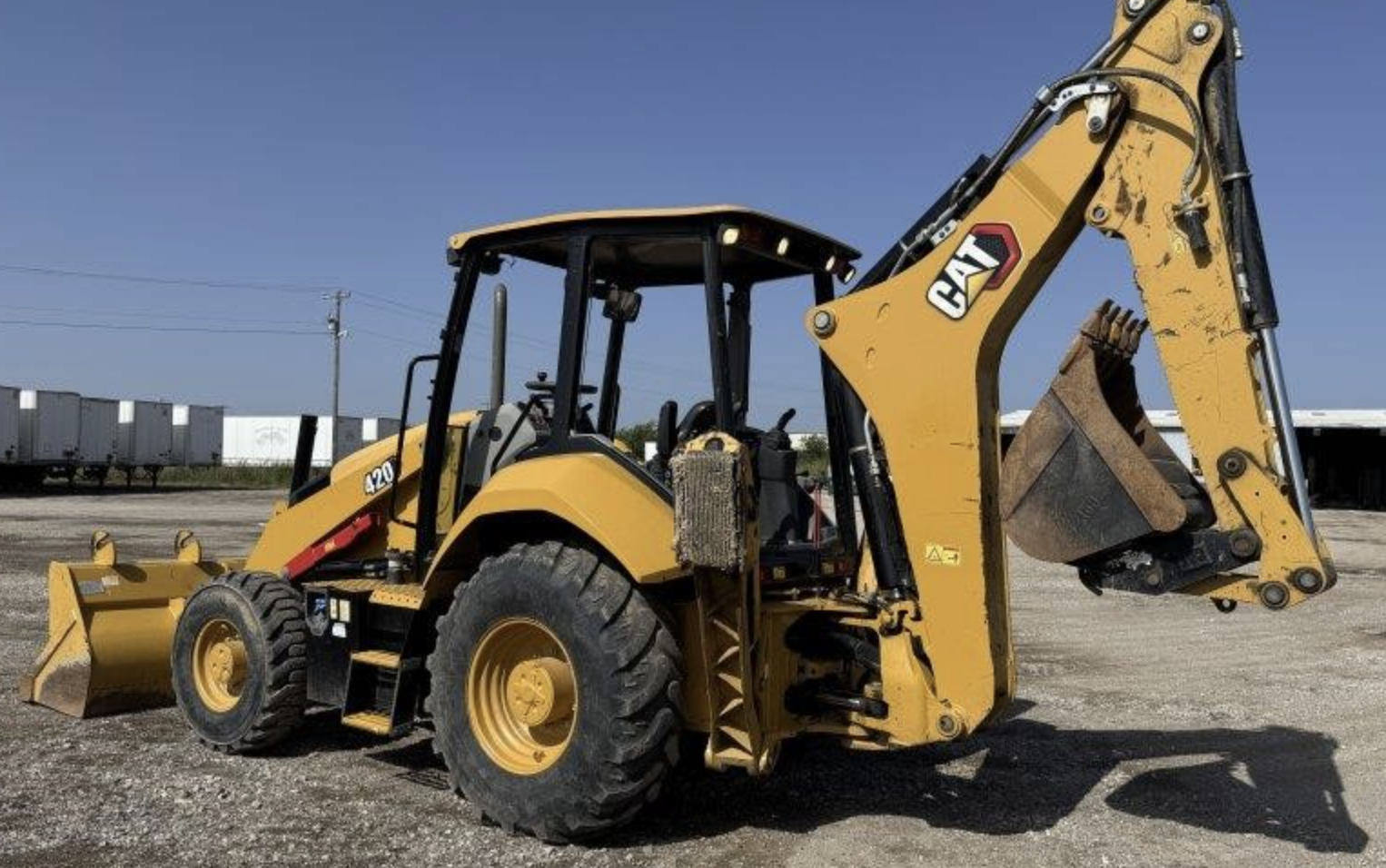Retroexcavadora Caterpillar 420 2021 — 4x4 con kit para martillo, solo 2,991 horas - fotografia 12