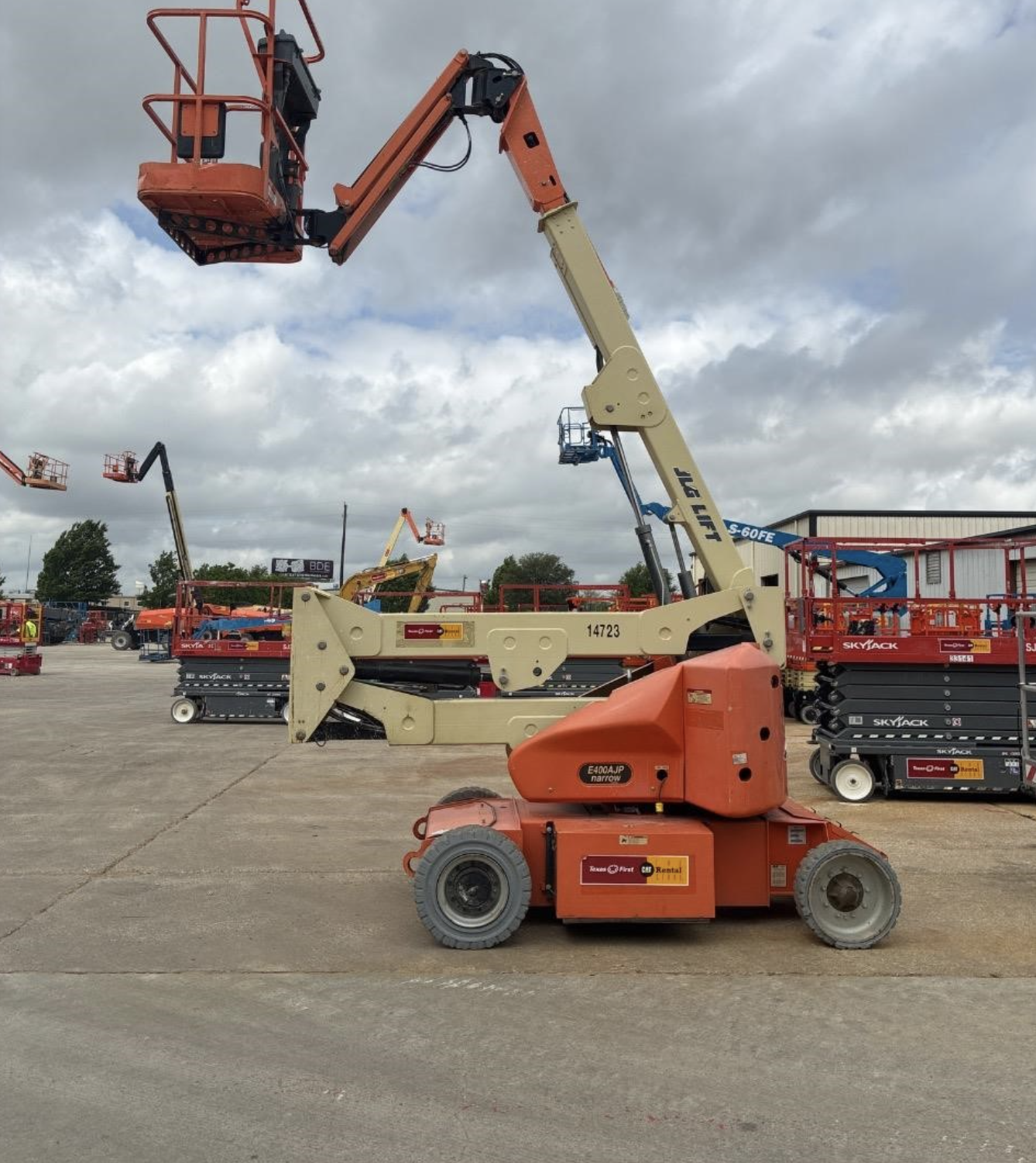 Elevador articulado JLG E450AJ 2016 — eléctrico, 45 ft con jib, solo 906 horas - fotografia 7