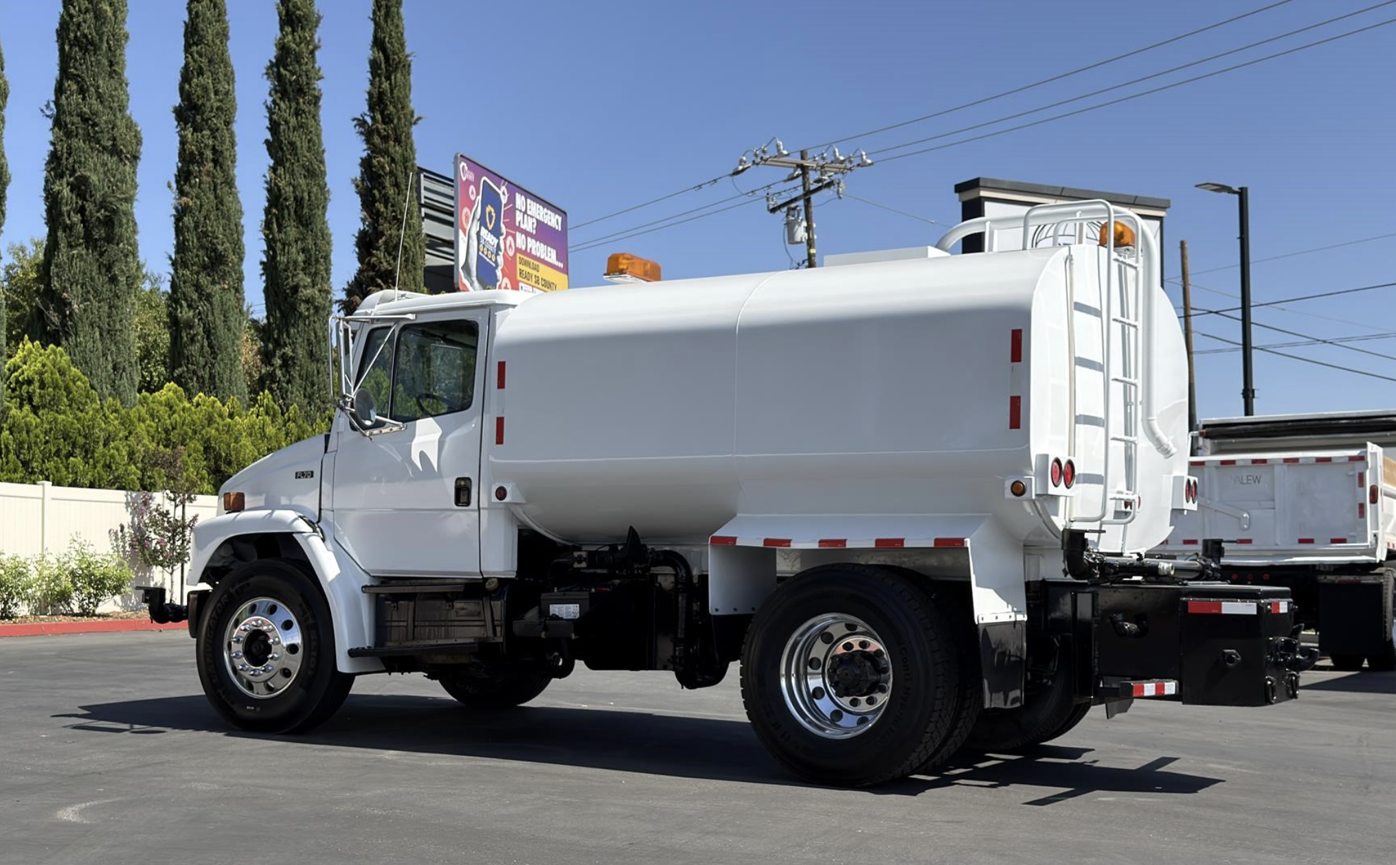 Camión pipa de agua Freightliner FL70 2001 — 2,000 galones, Cummins ISB 5.9 - fotografia 7