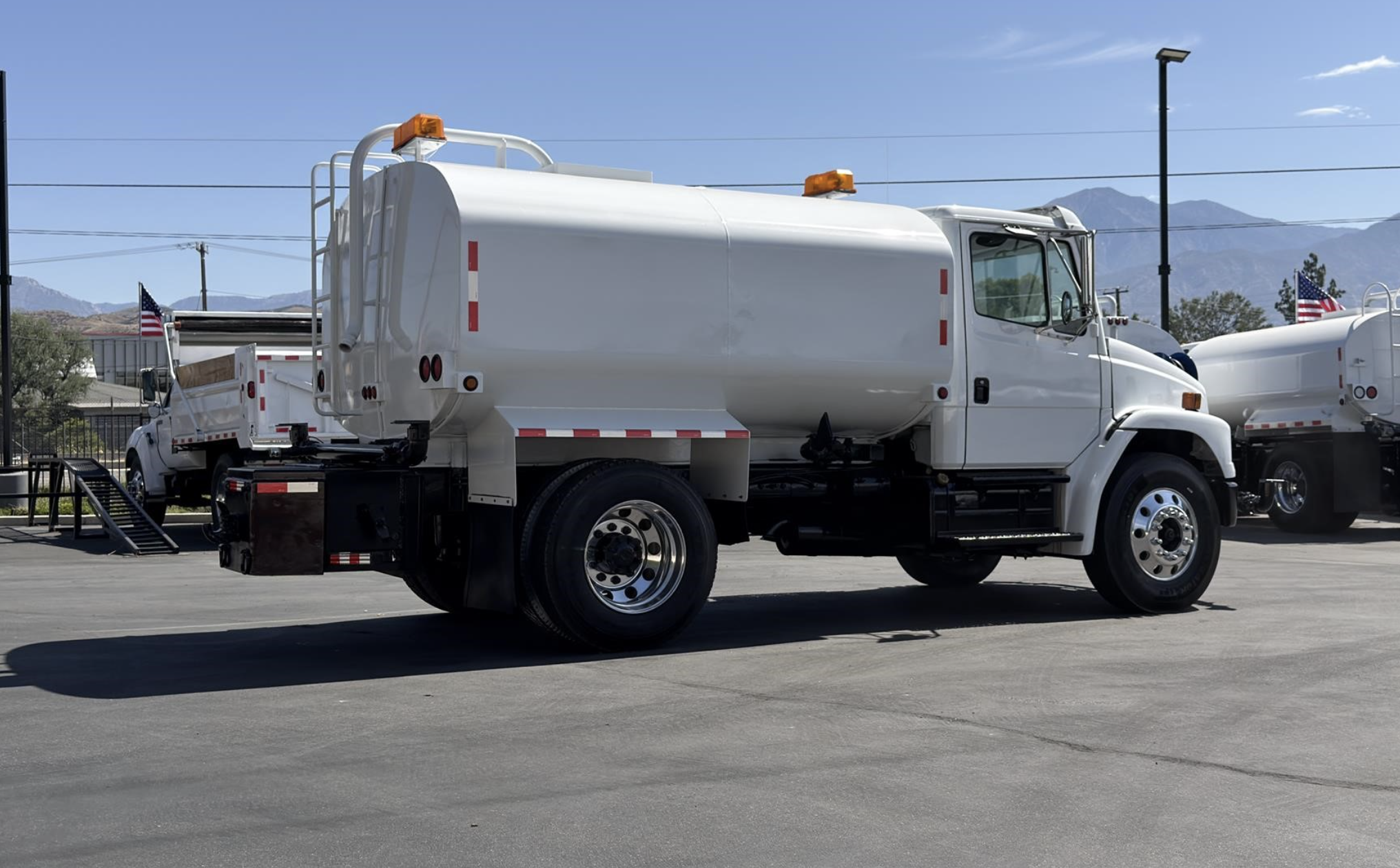 Camión pipa de agua Freightliner FL70 2001 — 2,000 galones, Cummins ISB 5.9 - fotografia 8