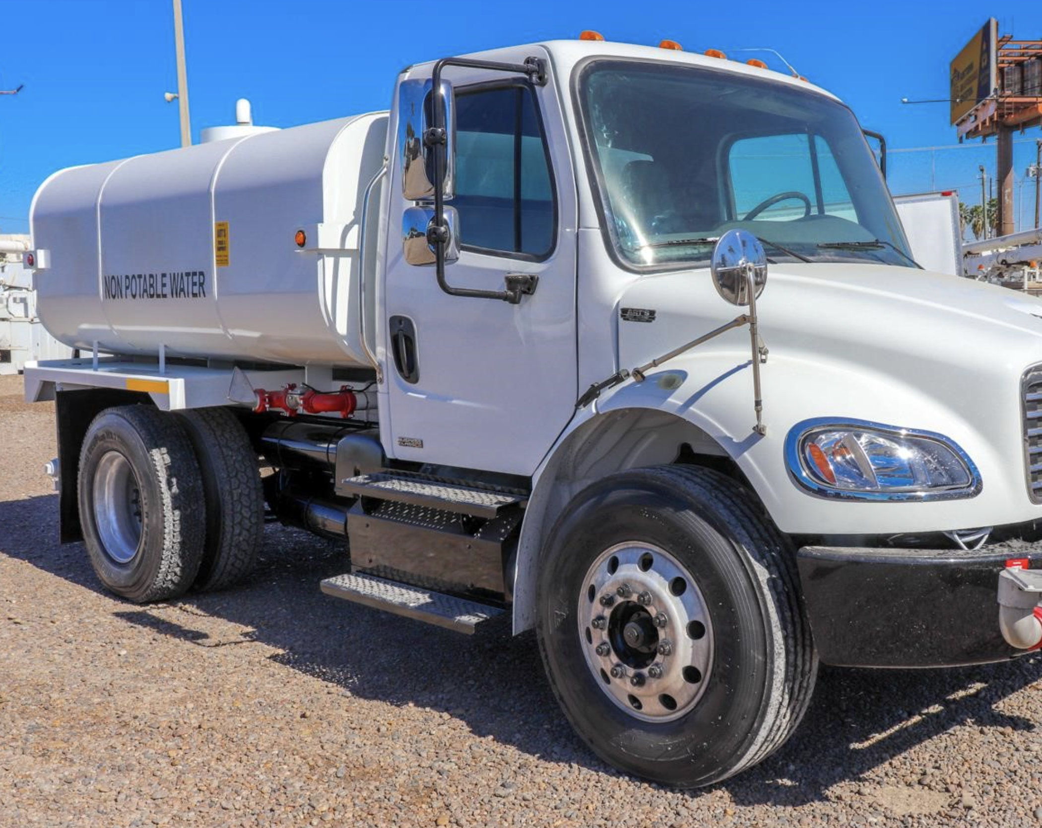 Camión pipa de agua Freightliner M2 106 2011 — 2,000 galones, Allison automática - fotografia 7