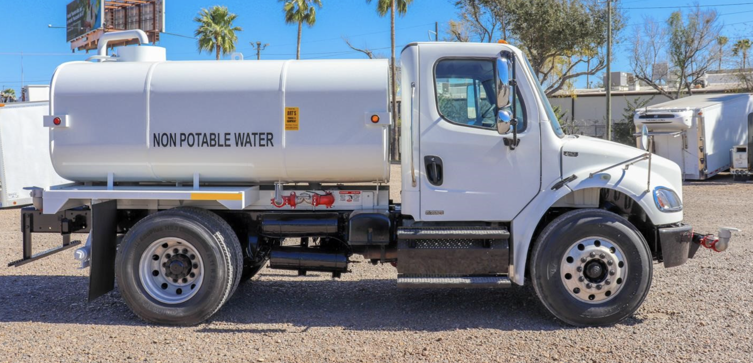 Camión pipa de agua Freightliner M2 106 2011 — 2,000 galones, Allison automática - fotografia 11