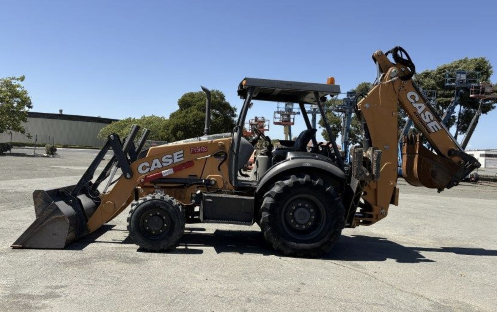 Retroexcavadora Case 580N EP 2021 — 4x4, extensión y martillo, solo 2,069 horas - fotografia 12
