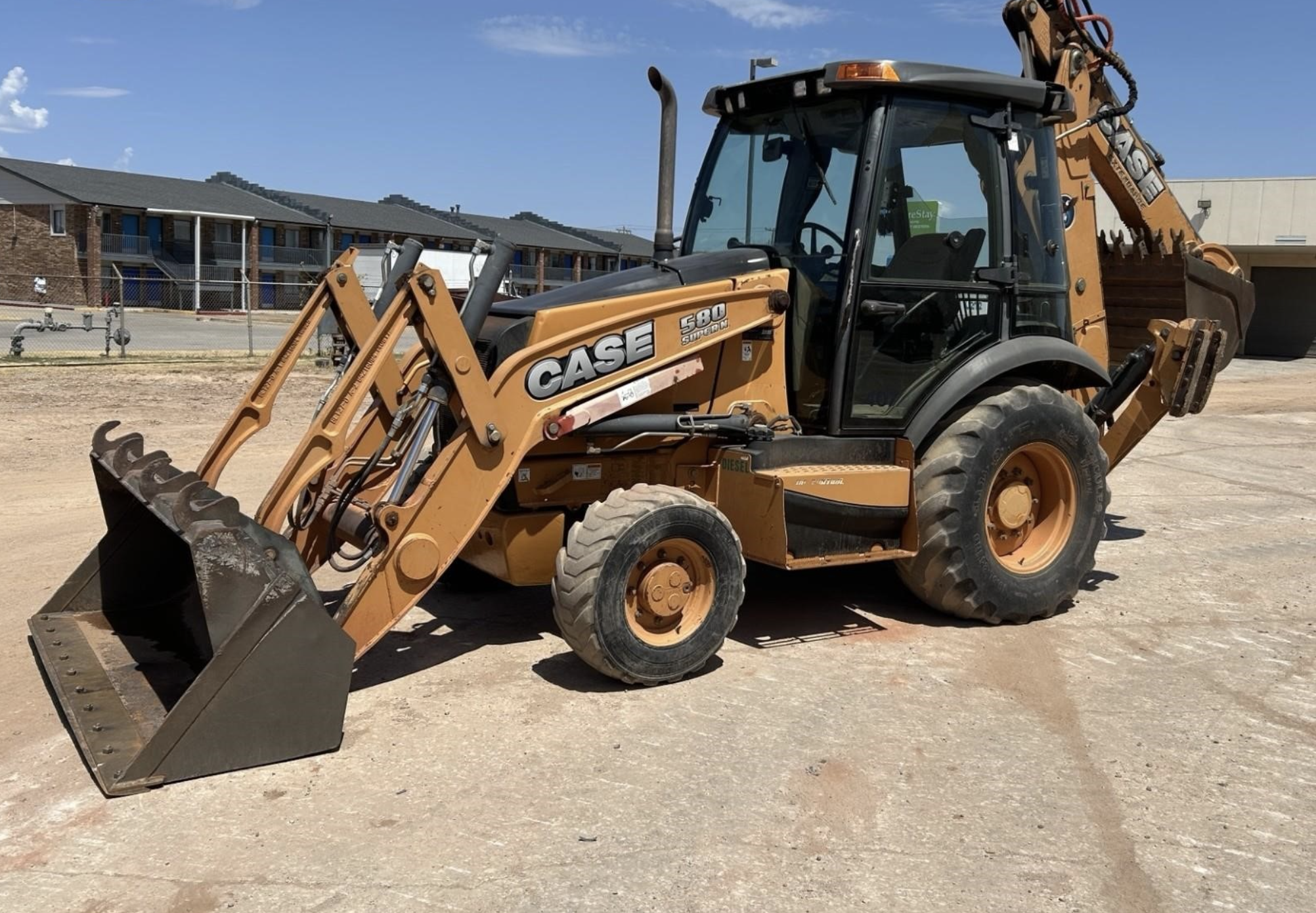 Retroexcavadora Case 580SN 2014 — Super N, 4x4, cabina, extensión y martillo