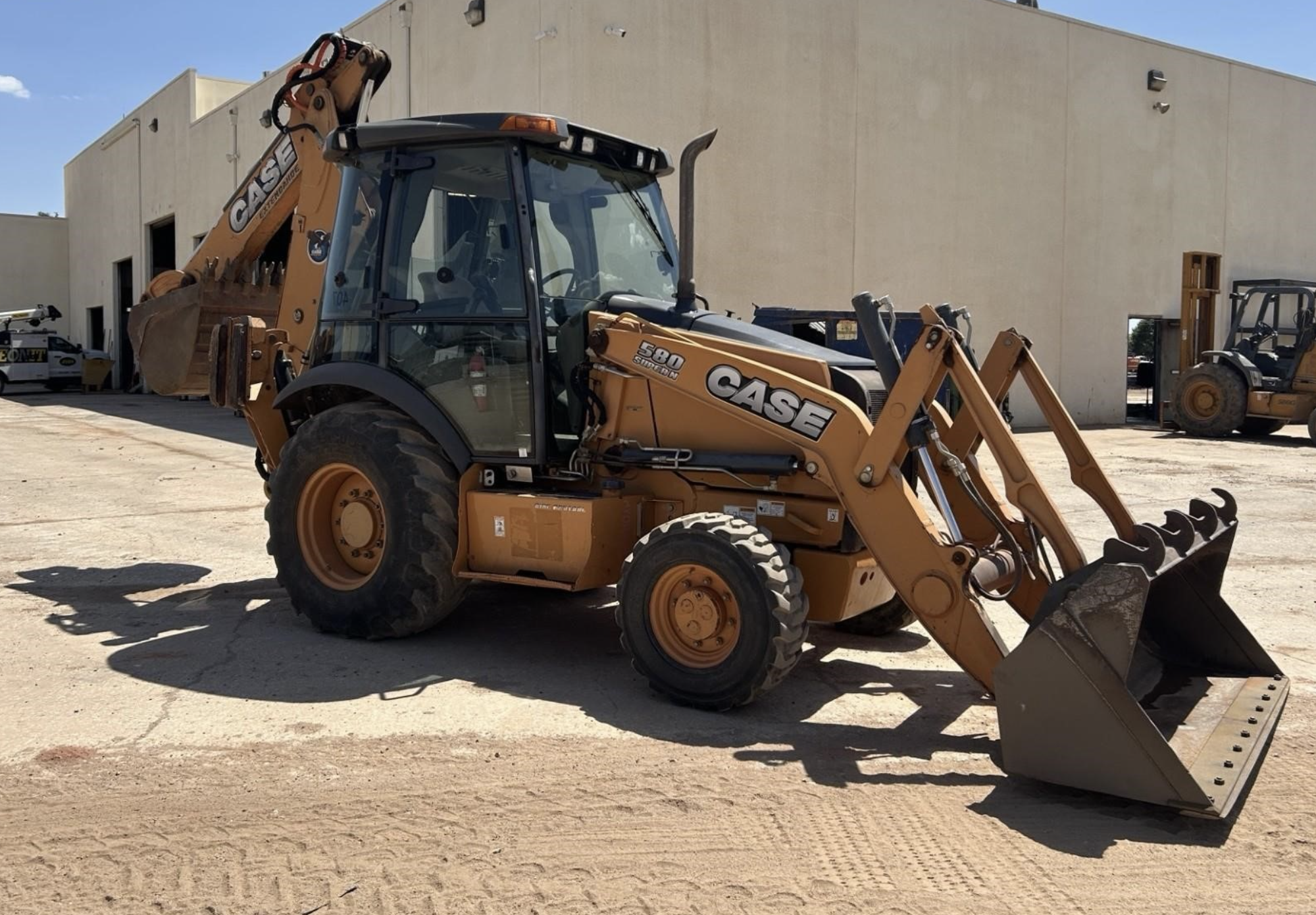 Retroexcavadora Case 580SN 2014 — Super N, 4x4, cabina, extensión y martillo
