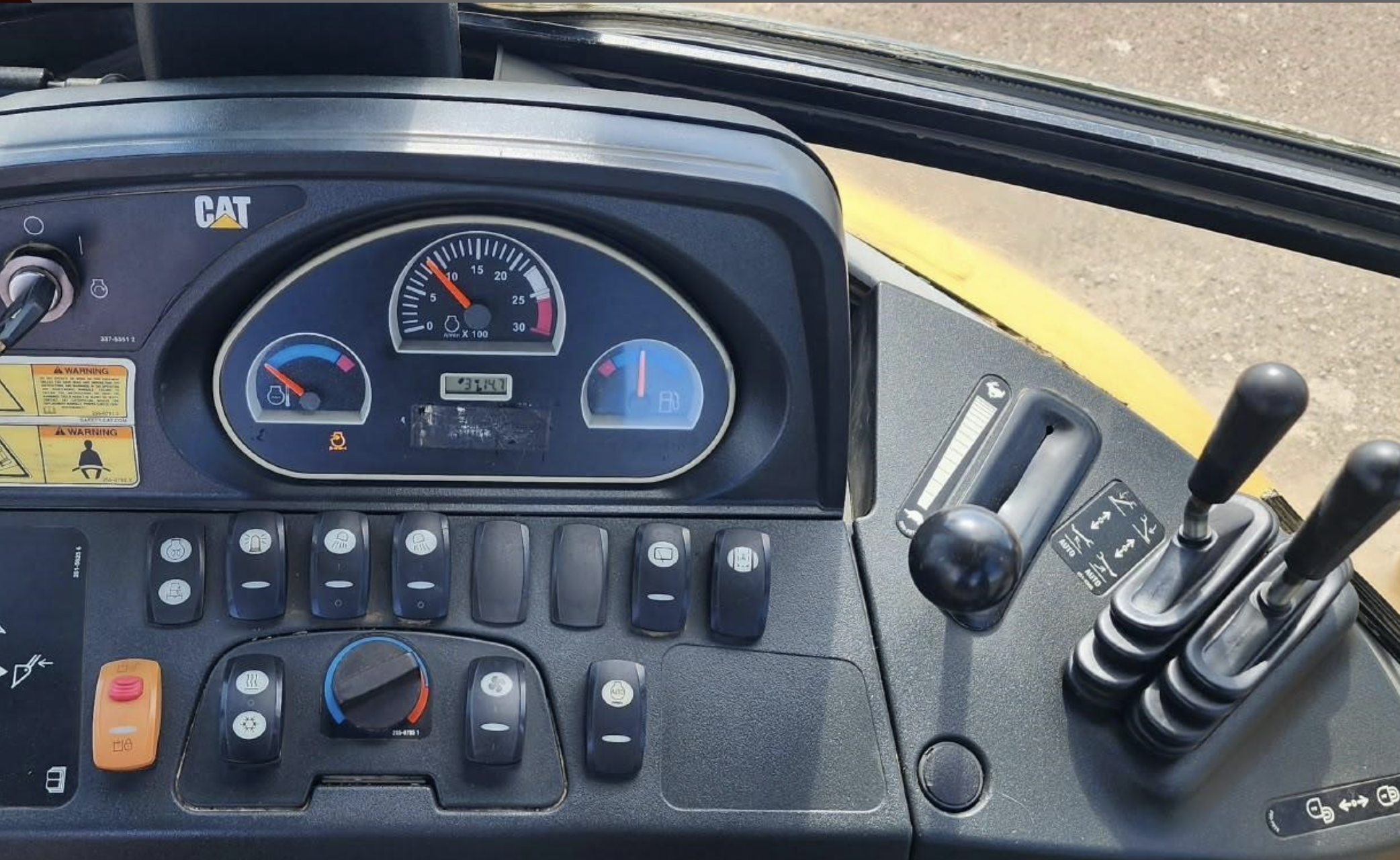 Retroexcavadora Caterpillar 420E 2012 — 4x4, cabina y brazo con extensión