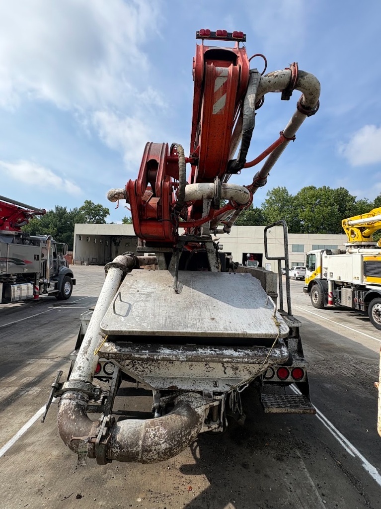 Bomba de concreto Putzmeister BSF31-5.16H 2004 — pluma Z de 31 m sobre Mack MR688S - fotografia 10