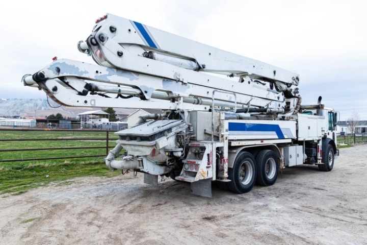 Bomba de concreto Putzmeister BSF38Z.16H 2004 — pluma Z de 38 m sobre Mack MR600 - fotografia 9