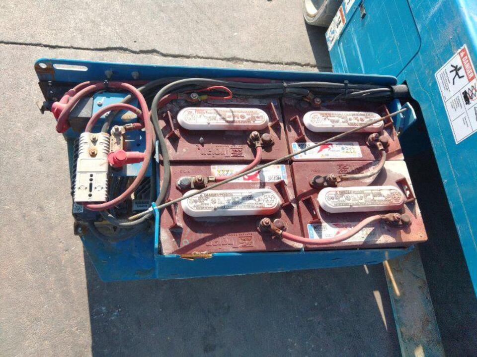 Plataforma de tijera Genie GS-3232 2016 — angosta, eléctrica 38 ft, solo 516 horas