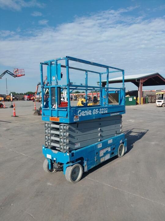 Plataforma de tijera Genie GS-3232 2016 — angosta, eléctrica 38 ft, solo 516 horas - fotografia 8