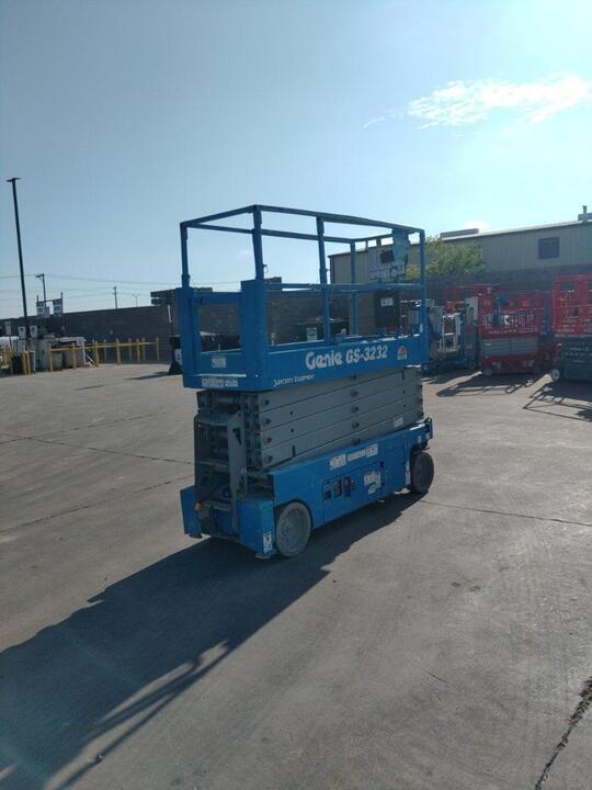 Plataforma de tijera Genie GS-3232 2016 — angosta, eléctrica 38 ft, solo 516 horas - fotografia 10