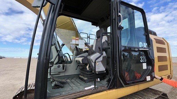 2017 Caterpillar 320E
