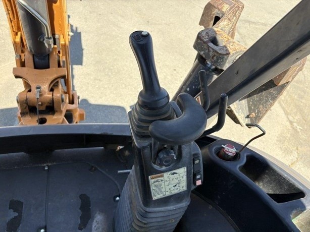 Retroexcavadora CASE 580N EP 2021 – 4x4 con Solo 2,069 Horas