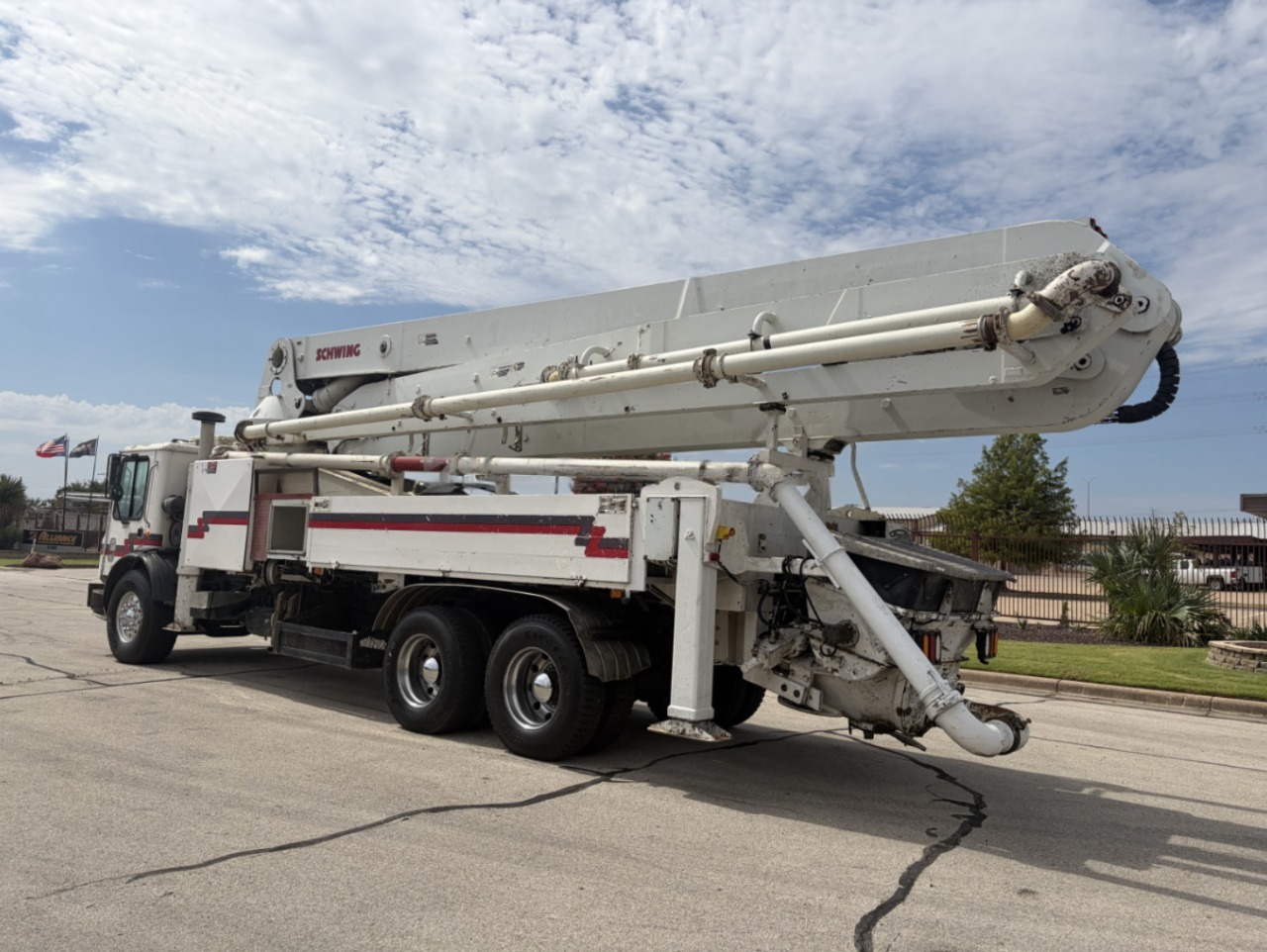 Bomba de Concreto Schwing KVM 39X 2003 – Pluma de 39 m Roll & Fold sobre Mack MR688S - fotografia 8