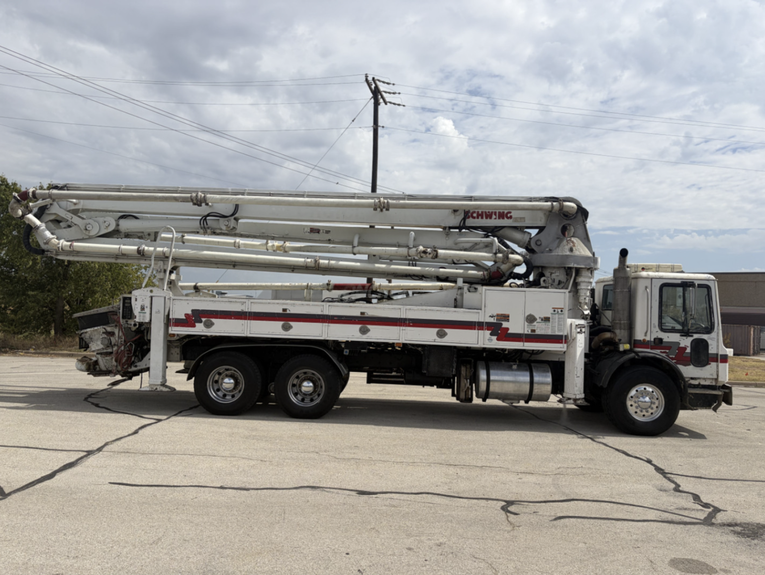 Bomba de Concreto Schwing KVM 39X 2003 – Pluma de 39 m Roll & Fold sobre Mack MR688S - fotografia 9