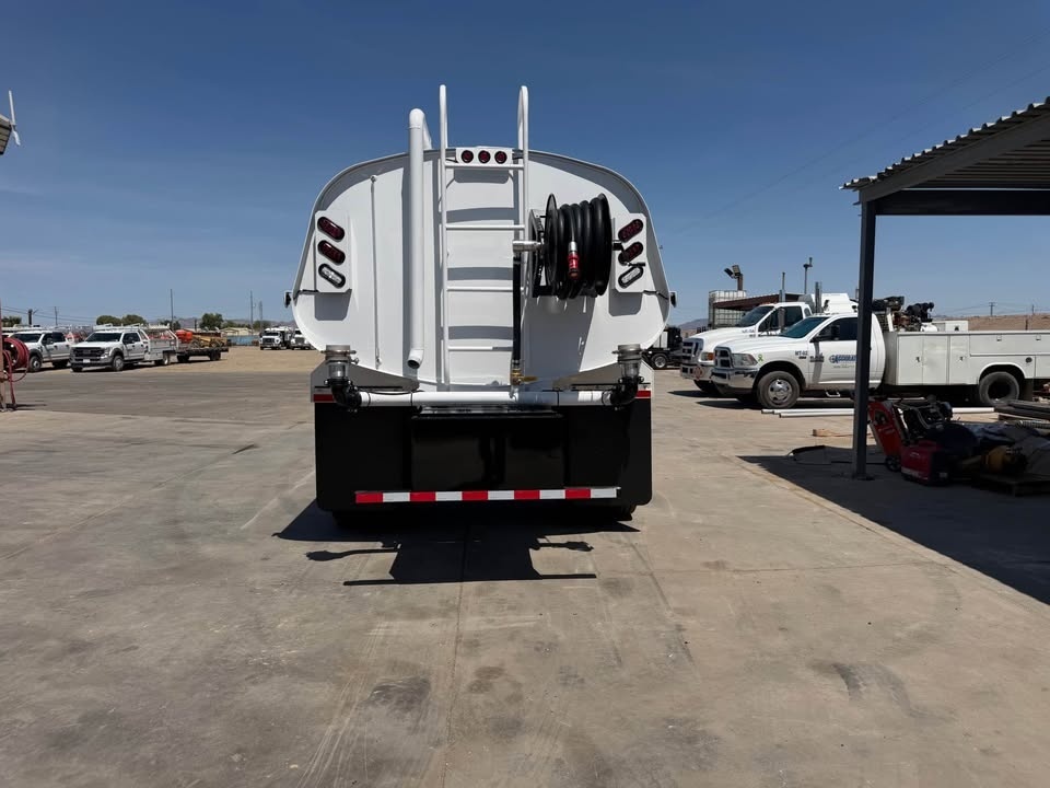 Pipa de Agua Freightliner M2 106 2012 – Tanque de 9,464 Litros (2,500 Galones) - fotografia 7