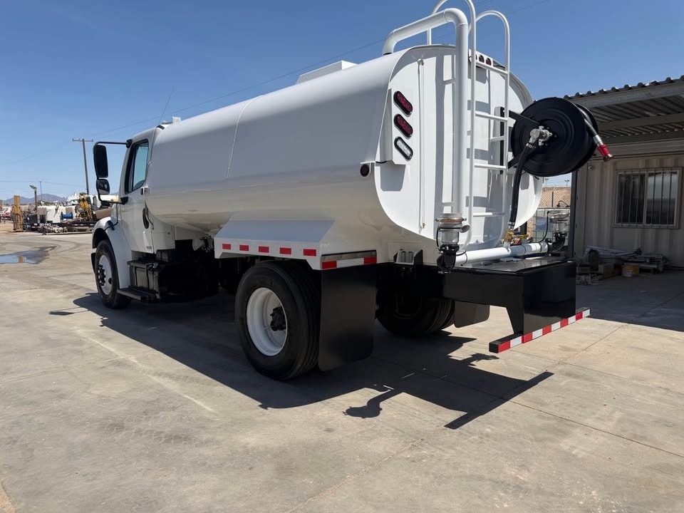 Pipa de Agua Freightliner M2 106 2012 – Tanque de 9,464 Litros (2,500 Galones) - fotografia 8