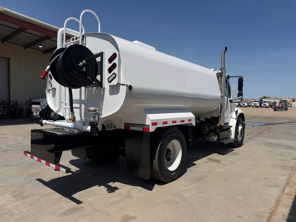 Pipa de Agua Freightliner M2 106 2012 – Tanque de 9,464 Litros (2,500 Galones) - fotografia 9
