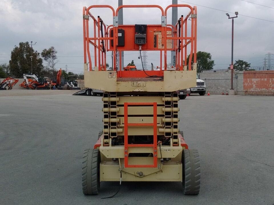 Elevador de Tijera JLG M4069LE 2015 – Todo Terreno de 40 ft con Solo 562 Horas - fotografia 8