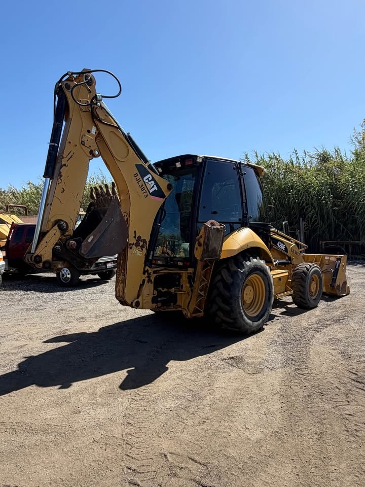 Retroexcavadora Caterpillar 420E 2012 – 4x4 con Cabina Cerrada y 2,813 Horas - fotografia 9
