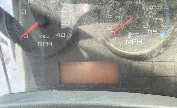 Odómetro del camión roll-off International WorkStar 7500 con 296,671 millas