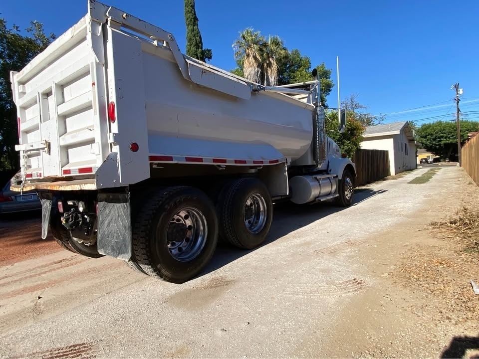 Costado posterior derecho de la caja del camión de volteo Kenworth T800 2000