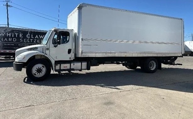 Perfil derecho de caja seca Freightliner M2 106 2016