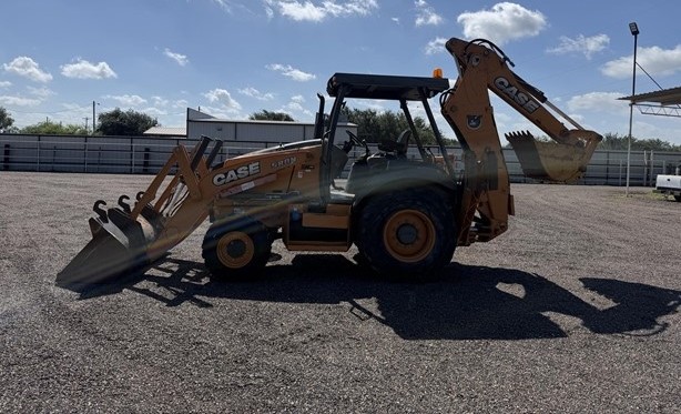 Retroexcavadora CASE 580N 2015 4x4 con kit para martillo - fotografia 9