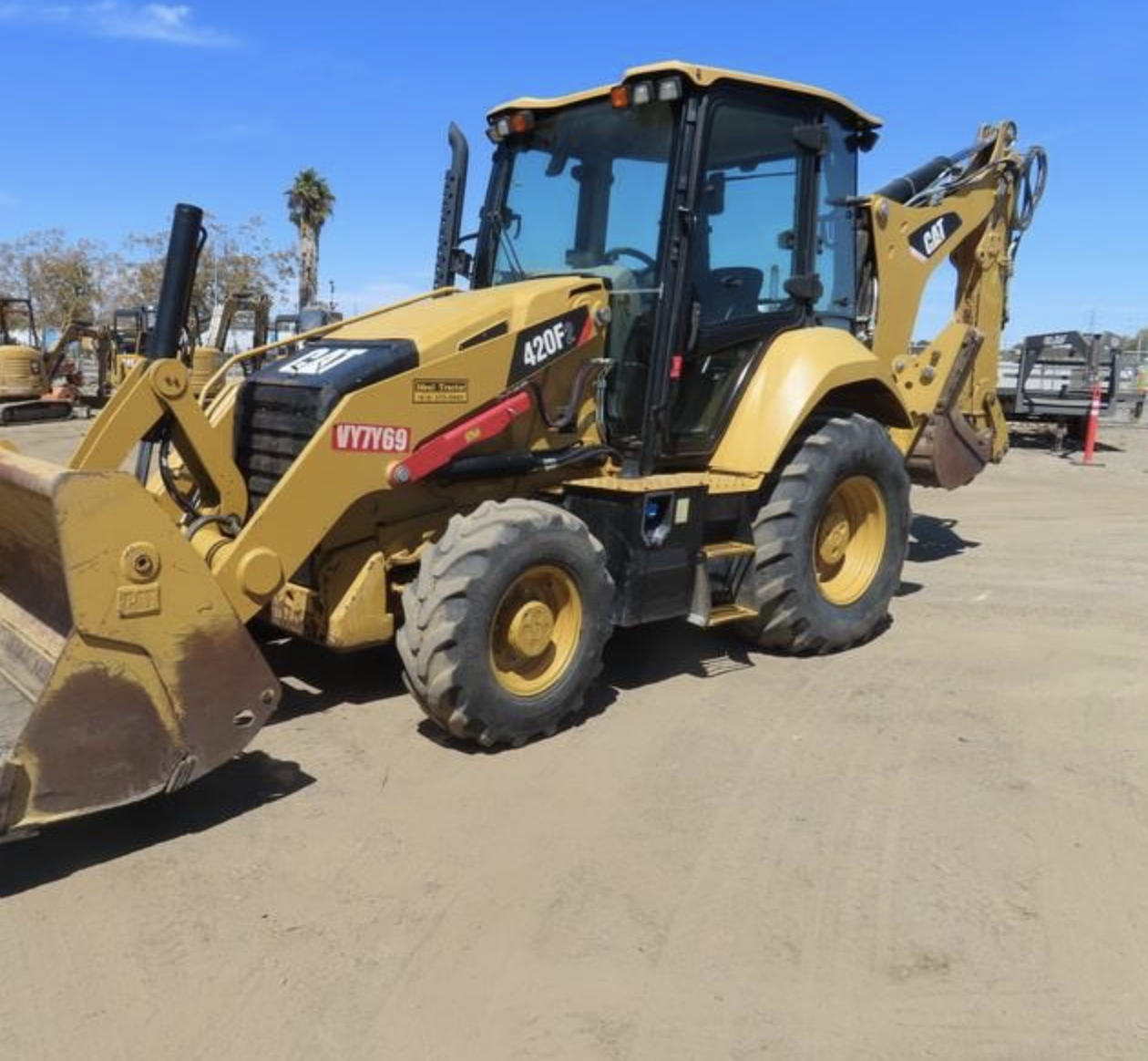 Retroexcavadora Caterpillar 420F2 2018 4x4 con cabina, brazo extensible y kit para martillo - fotografia 8