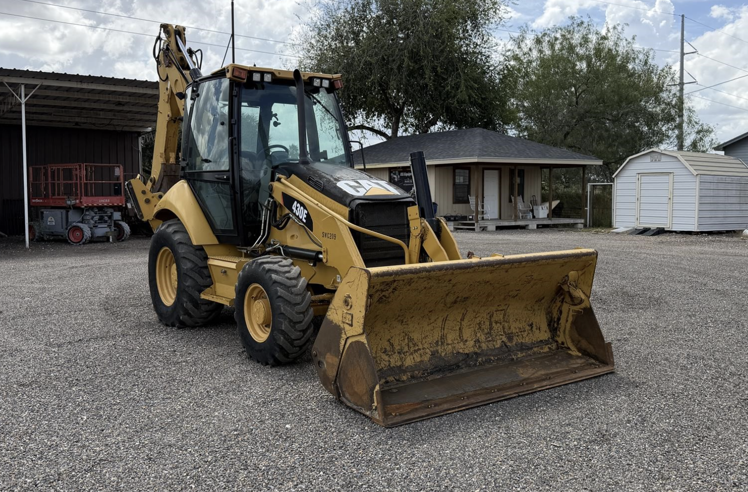 Retroexcavadora Caterpillar 430E 2010 4x4 con cabina, brazo extensible y kit para martillo - fotografia 10