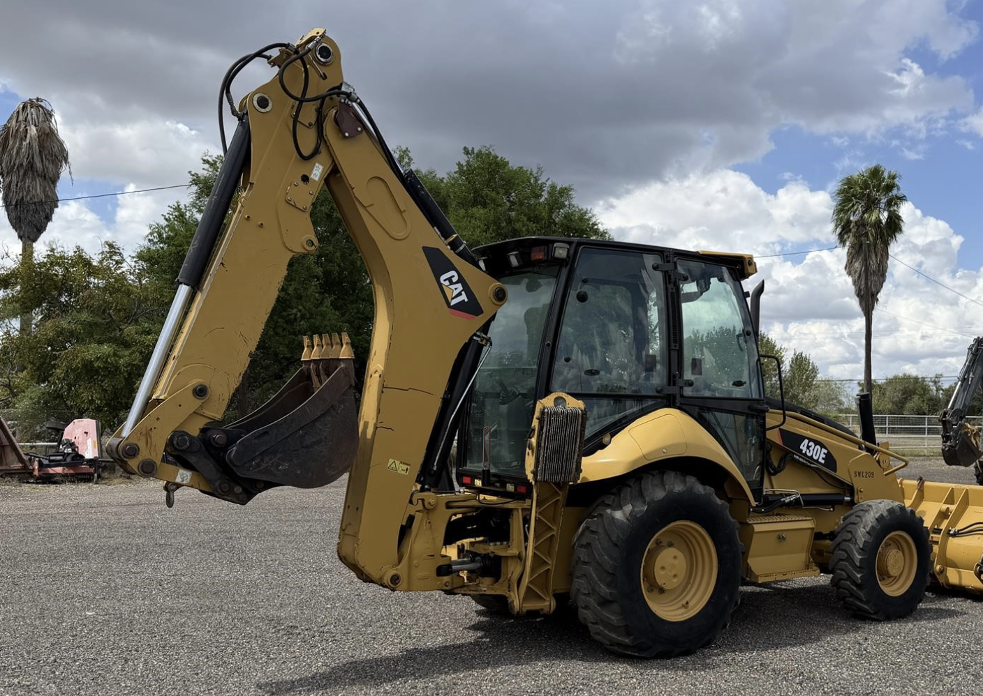 Retroexcavadora Caterpillar 430E 2010 4x4 con cabina, brazo extensible y kit para martillo - fotografia 11