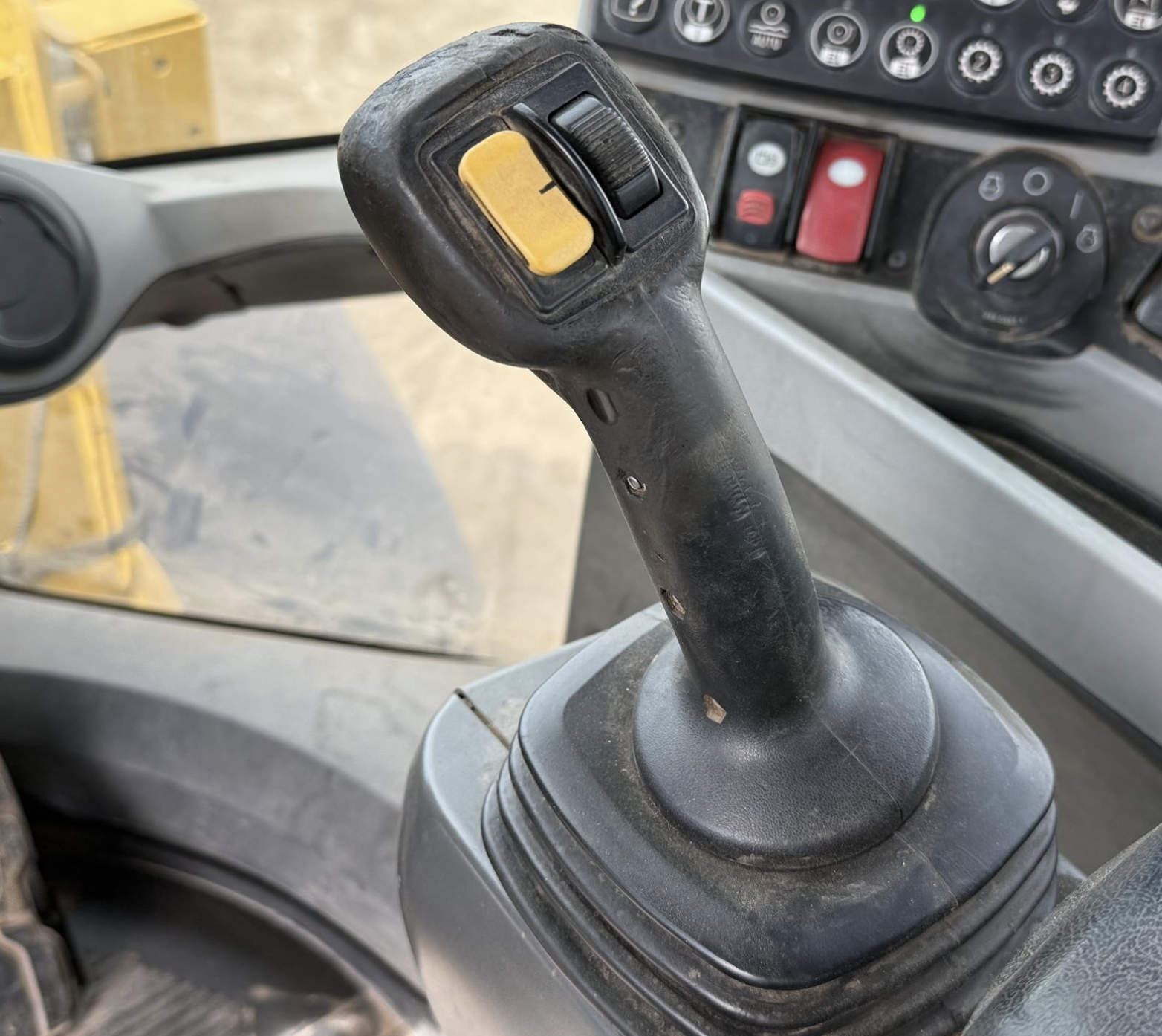 Palanca de control de cargador frontal Cat 930K