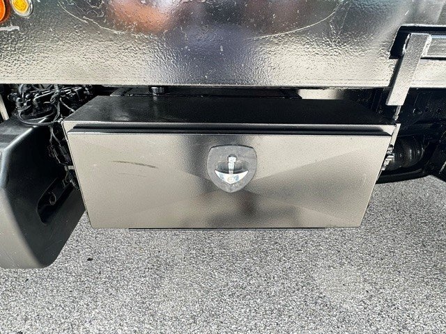 Caja de herramientas en carrocería Ledwell del Freightliner M2 106