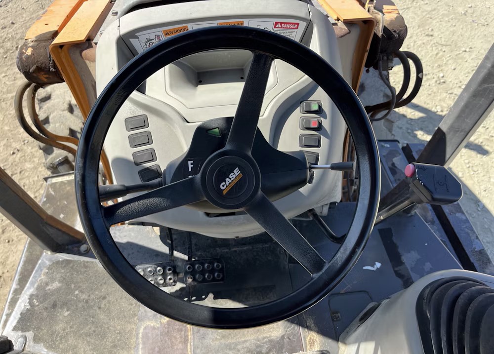 Volante y puesto de operador de retroexcavadora CASE 580N EP