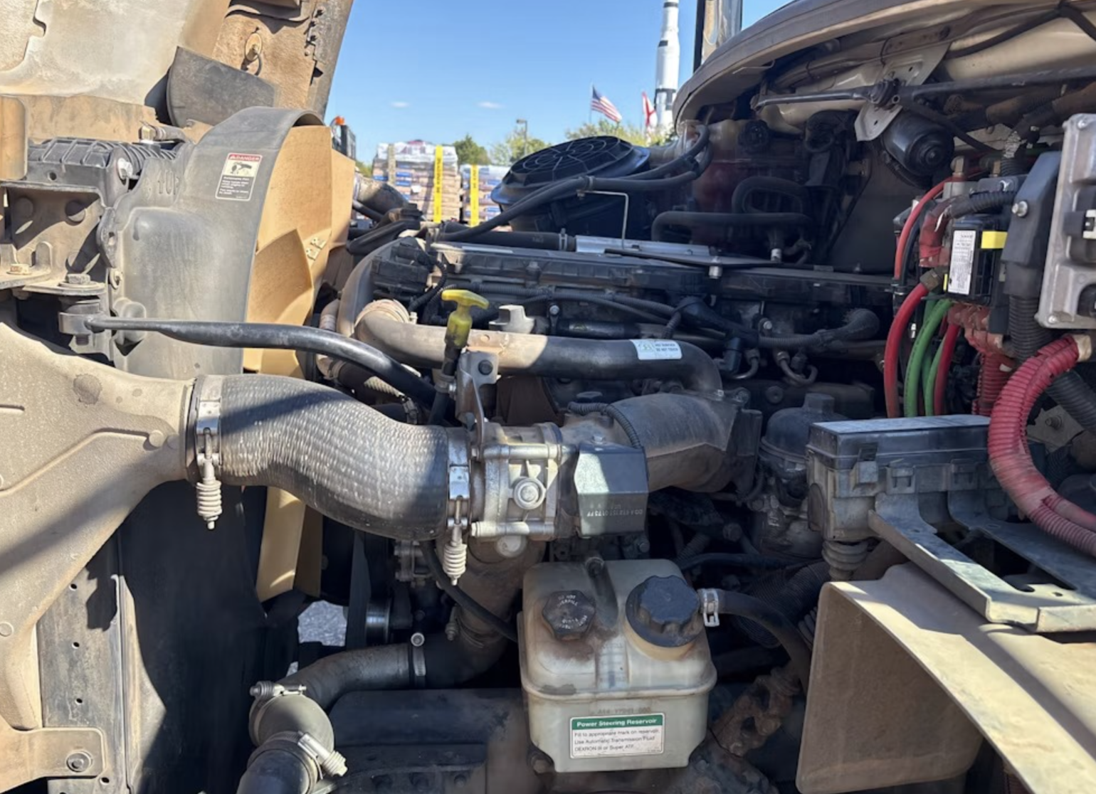 Motor Detroit de camión Freightliner 2016 con grúa Hiab