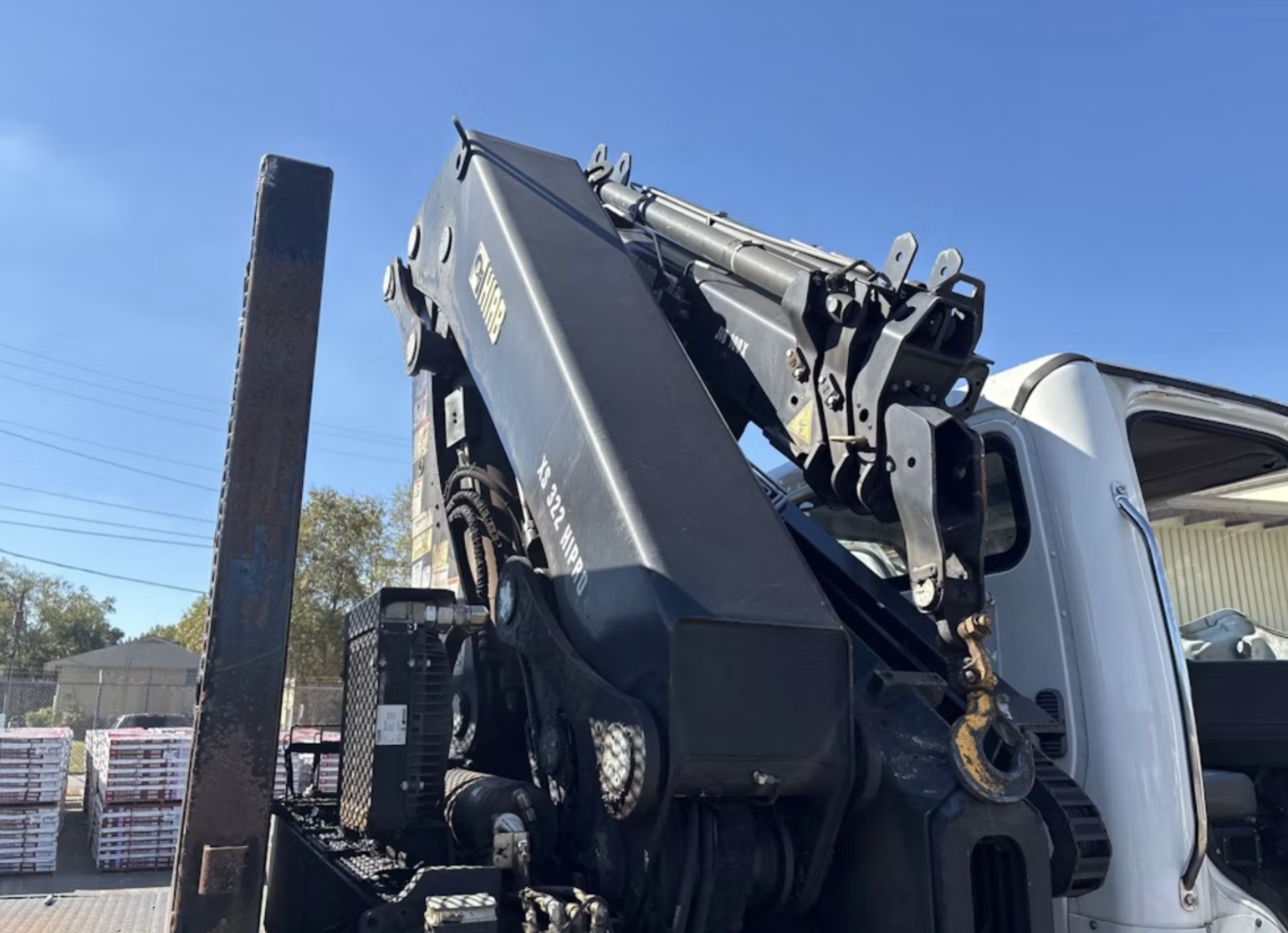 Pluma con 5 extensiones de grúa articulada Hiab 322E-5 HiPro