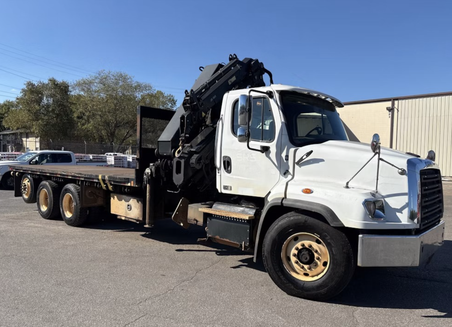 Grúa articulada Hiab 322E-5 HiPro vista lateral frontal